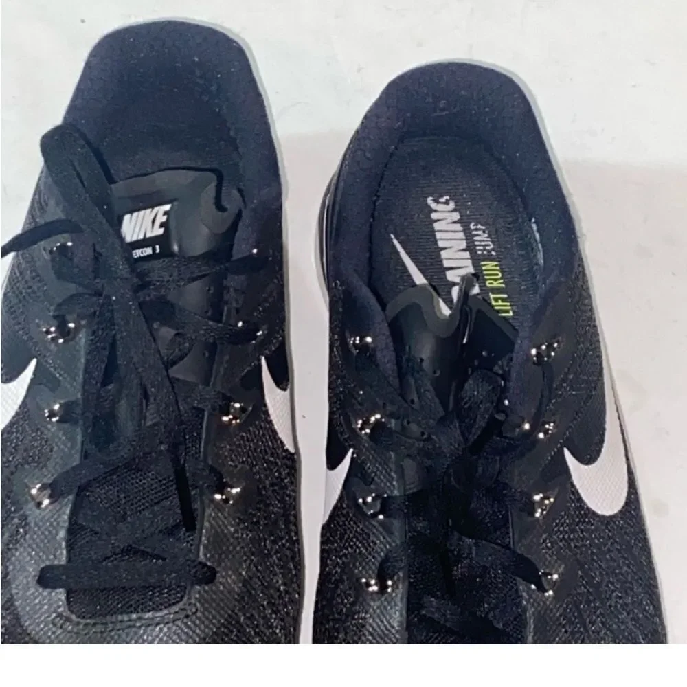 Nike Lift Run Black and White Athletic Shoes Size 9.5